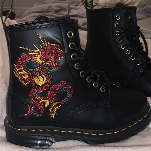 1460 leather dragon embroidered lace up boots